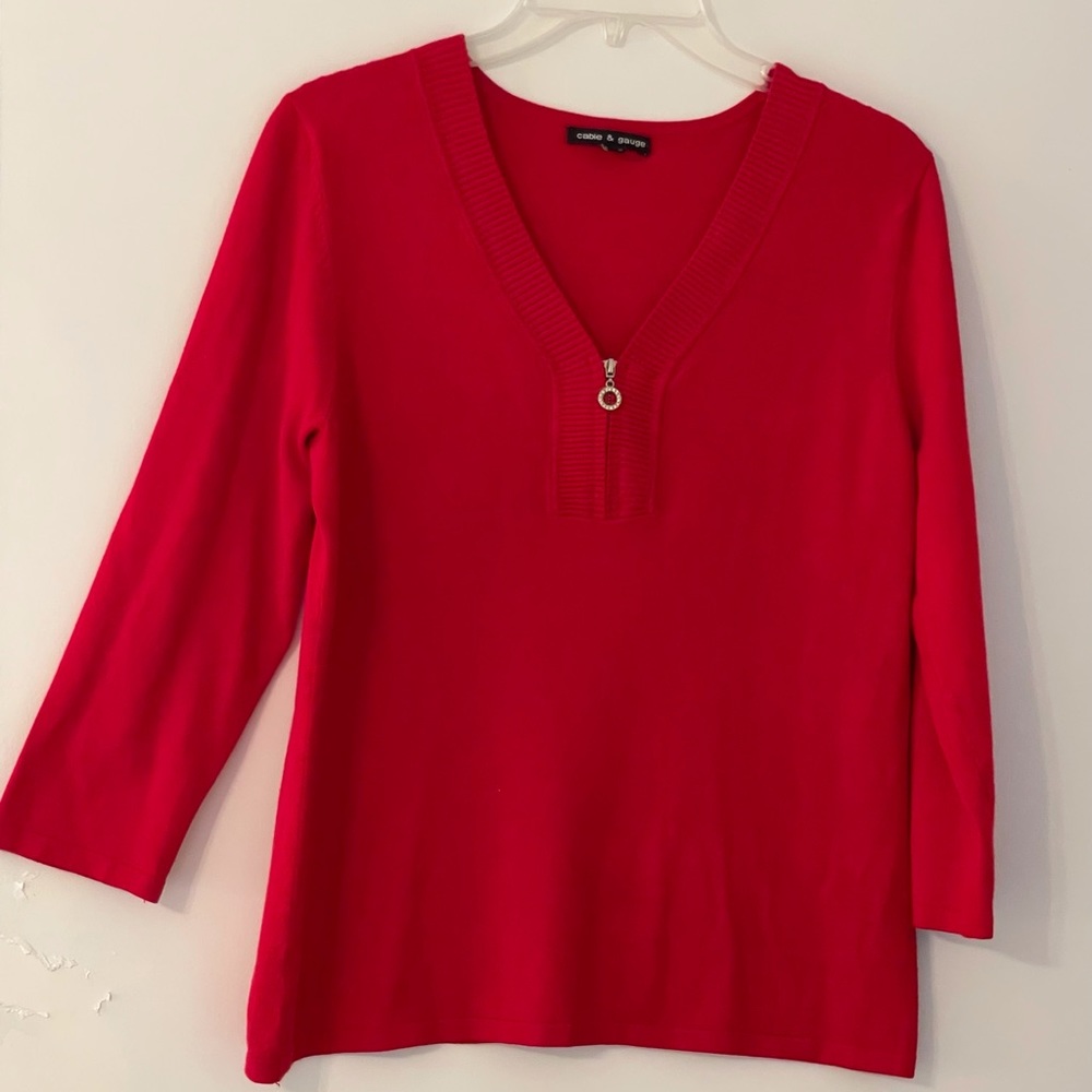Cable & Guage Red V-neck pullover sweater, M